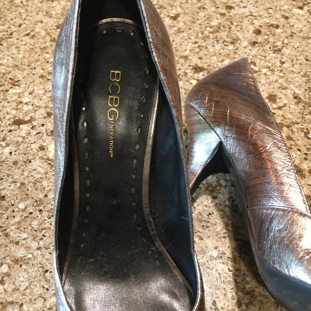 BCBGeneration Gold Heels - Picture 3 of 4